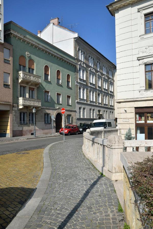 Fresh And Personal Near Buda Castle Budapest Luaran gambar